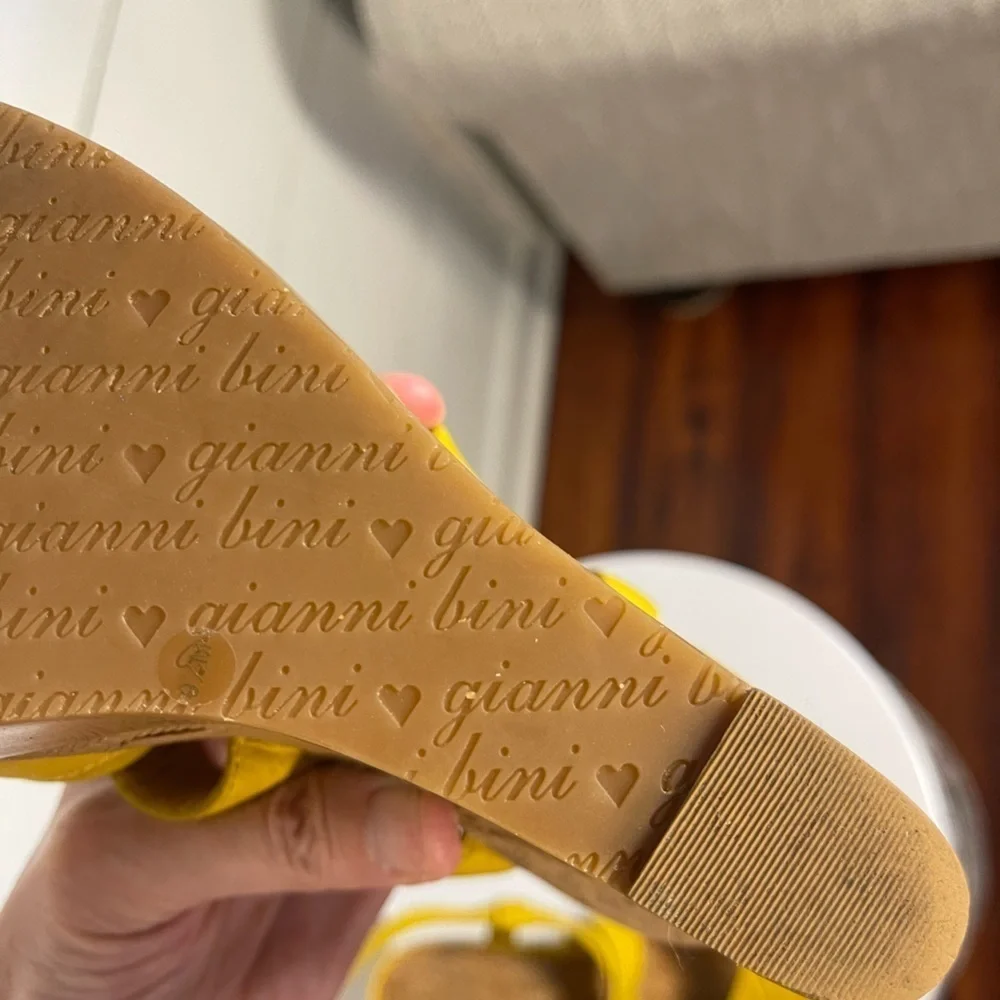 Gianni Bini Strappy Yellow Wedge Sandals Size 6